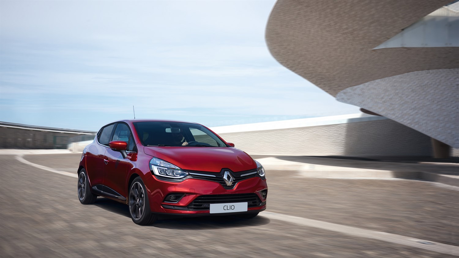 Renault CLIO - design extérieur - vue 3/4 avant sur route