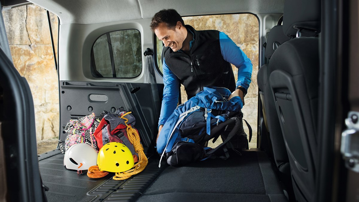 Renault KANGOO - Design intérieur - Arrière du véhicule avec le coffre ouvert